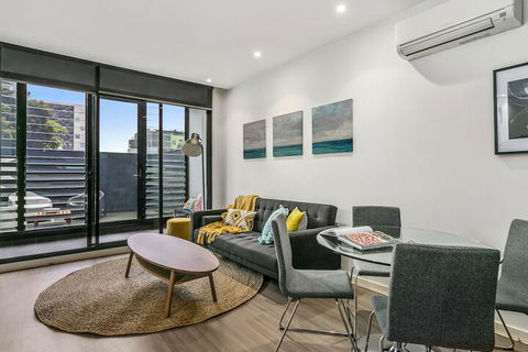 GRATTAN A Premier Location & Modern Space - Accommodation Directory 3