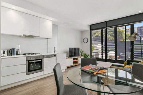 GRATTAN A Premier Location & Modern Space - Accommodation Directory 4