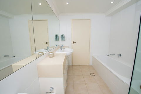 A Yachtsmans Rest Unit 4, 37 Victoria Parade - Accommodation Directory 1