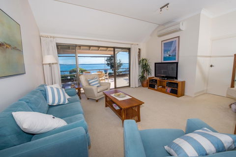 A Yachtsmans Rest Unit 4, 37 Victoria Parade - Accommodation Directory 3
