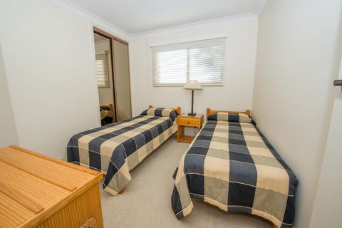 A Yachtsmans Rest Unit 4, 37 Victoria Parade - Accommodation Directory 4