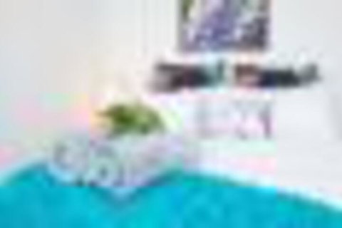 GUSTAVs THE KISS 2Bed Brisbane CBD Netflix - Accommodation Directory 4