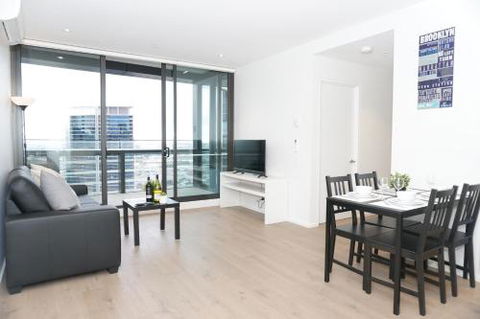 Auzzie Apartments Docklands Melbourne - Accommodation Directory 2