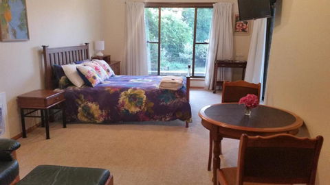 Beezneez B & B - Accommodation Directory 2