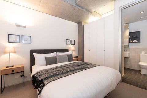 Luxury East Melbourne Apartment - Accommodation Directory 6