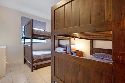 Oasis Apartments - Accommodation Directory 1