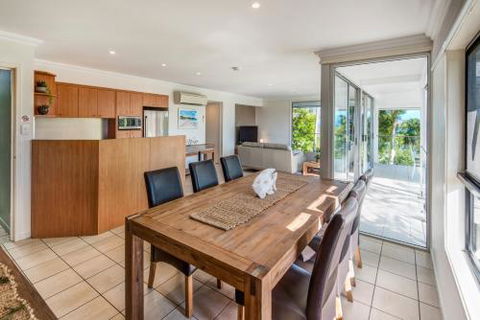 Oasis Apartments - Accommodation Directory 6