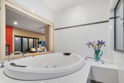 About Time Retreats Studio Seven - Accommodation Directory 2