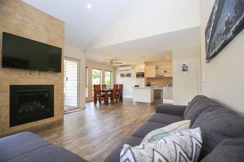 Amber Mist Villa Two - Accommodation Directory 1