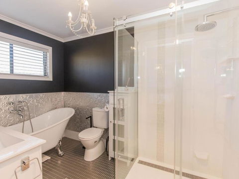 Oak & Barrel / 7 Twynam Street - Accommodation Directory 3