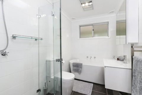 WINDARRI - Accommodation Directory 2