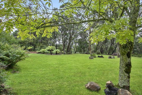 THE TEACHERS COTTAGE - Accommodation Directory 6