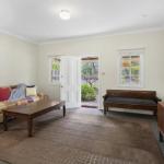 THE TEACHERS COTTAGE - Accommodation Directory 0