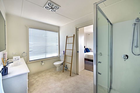 Waders - Accommodation Directory 4