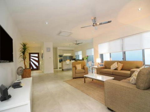 BEACH RETREAT At PALM COVE - Accommodation Directory 3