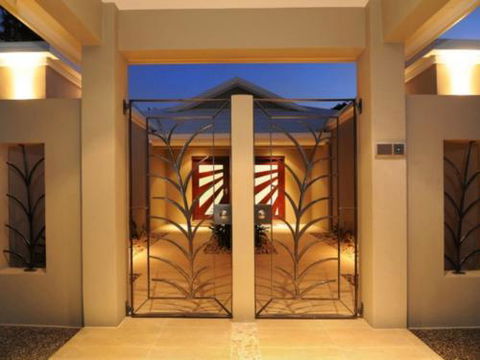 BEACH RETREAT At PALM COVE - Accommodation Directory 4