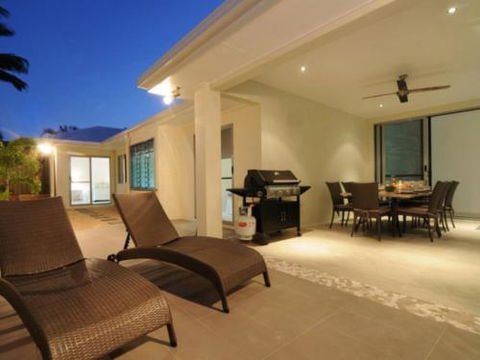 BEACH RETREAT At PALM COVE - Accommodation Directory 1