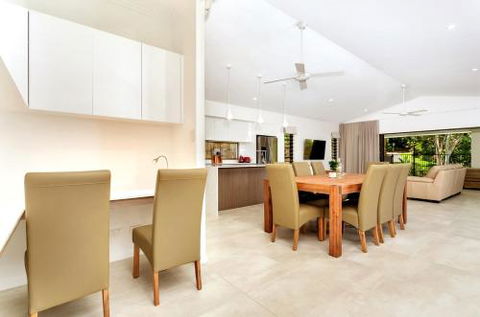PARKVIEW At PALM COVE - Accommodation Directory 1
