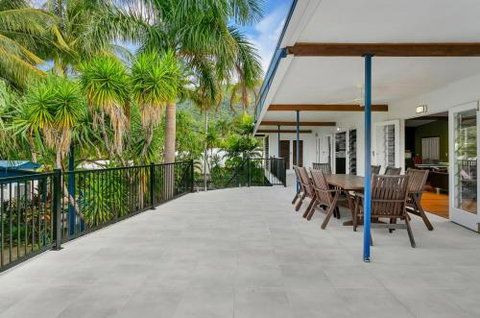 SANTORINIatPALM COVE - Accommodation Directory 1