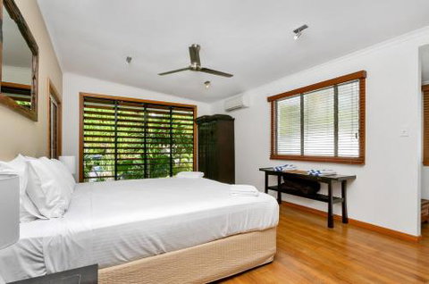 SANTORINIatPALM COVE - Accommodation Directory 6