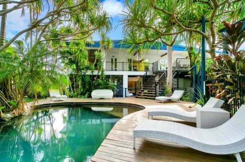 SANTORINIatPALM COVE - Accommodation Directory 0