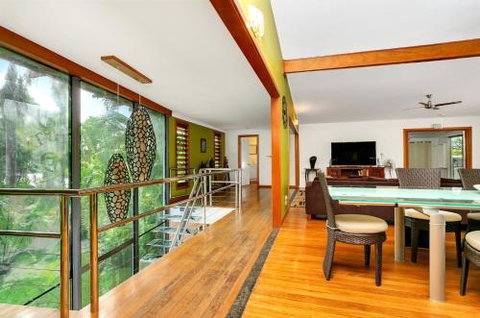 SANTORINIatPALM COVE - Accommodation Directory 2