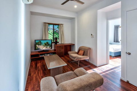 Uisce Luxury Holiday House With Jacuzzi Pool Table Cinema Premium Foxtel & Two Buggies - Accommodation Directory 4