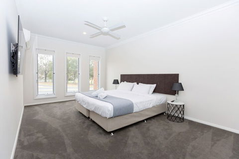 Wagga Apartments 2 - Accommodation Directory 2