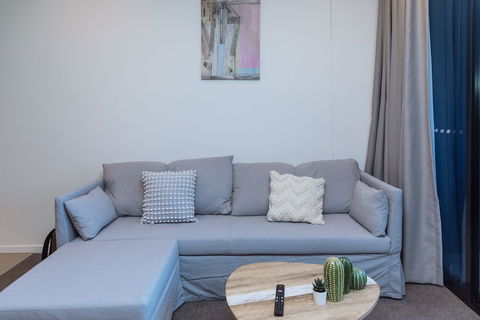 Airtrip Apartments On Deshon St - Accommodation Directory 6