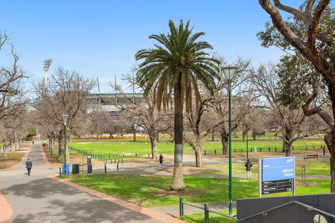 JOLI Directly Opposite MCG - Accommodation Directory 6