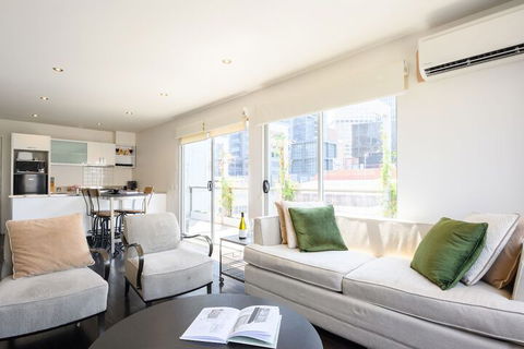 OLIVER Laneway Art Fed Square & Top Restaurants - Accommodation Directory 0