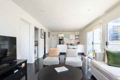 OLIVER Laneway Art Fed Square & Top Restaurants - Accommodation Directory 4