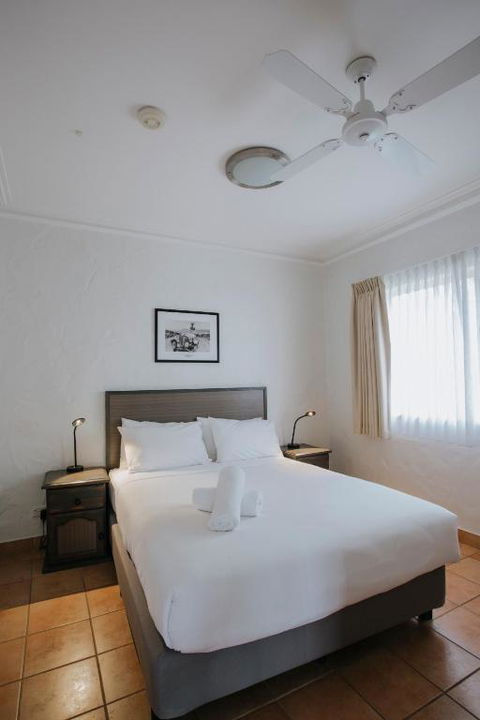 Canal Rocks Beachfront Apartments - Accommodation Directory 5