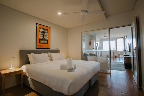 Canal Rocks Beachfront Apartments - Accommodation Directory 4
