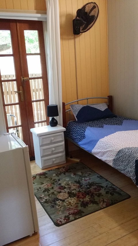 Minto Hostel - Accommodation Directory 6