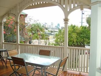 Minto Hostel - Accommodation Directory 1