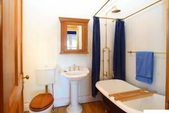 Minto Hostel - Accommodation Directory 5