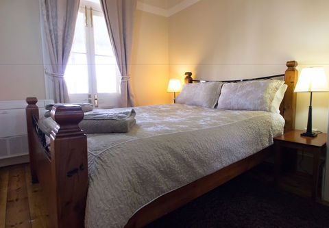 Royal Apartments - Accommodation Directory 4