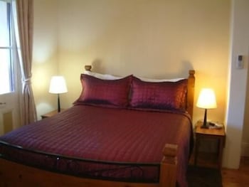 Royal Apartments - Accommodation Directory 2