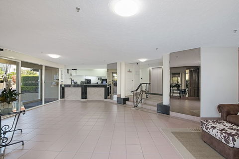 Burleigh Esplanade Apartments - Accommodation Directory 6