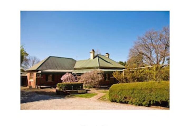 Moss Vale NSW Accommodation Directory