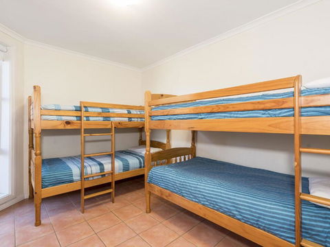 Ocean Pines Unit 1 Blue Bay NSW - Accommodation Directory 4