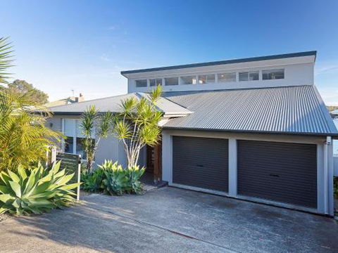 Absolute Waterfront Lakehouse Fishing Point Waterfront Pool Jetty - Accommodation Directory 3