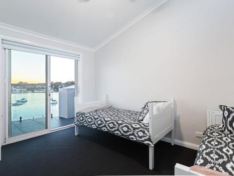 Absolute Waterfront Lakehouse Fishing Point Waterfront Pool Jetty - Accommodation Directory 2