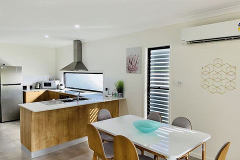 WHITSUNDAY Spacious & Comfortable Moments From Picturesque Boardwalk - Accommodation Directory 6