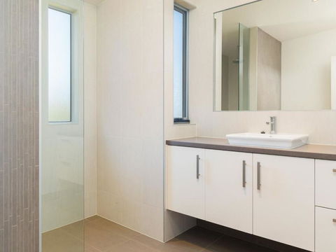Waikiki Dream - Accommodation Directory 6