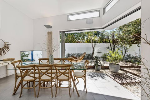 Ultimate Light & Space Noosa Heads - Accommodation Directory 2