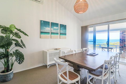 Oceanview BeachHouse - Accommodation Directory 4
