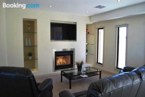 Eagles Nest - Accommodation Directory 0