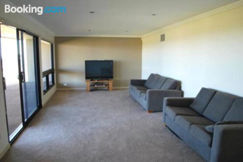 Eagles Nest - Accommodation Directory 1